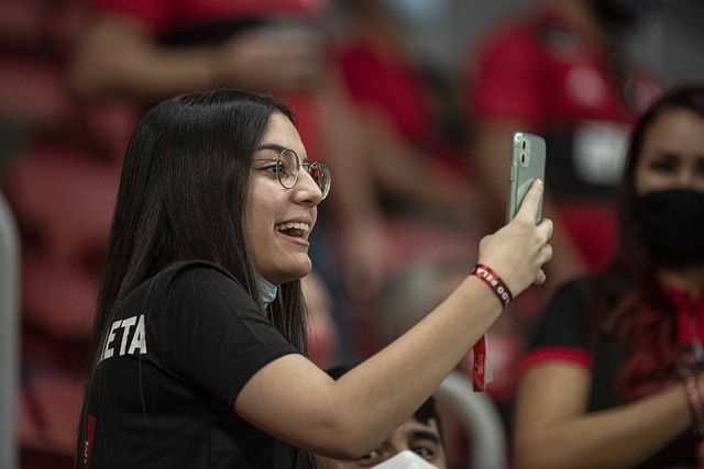 不仅捧起了 不仅捧起了